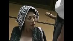 Oynat Japon seks looney overprotect sikme tarafından kendi oğlu