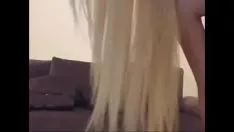 Odtwórz Gładka blond gorąca, przyjemna nastolatka rozluźnia się na kamerze internetowej - ragecammissys.com