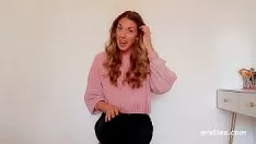 Reproducir Lana toma su día con un toque caliente