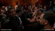 Reproduzir Inter-racial knuckle down ass fodido publicamente