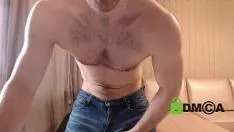 تشغيل الرجل الثمين هي بوب على الكاميرا