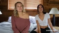 تشغيل تستمتعي Caireen & mirah بعامل التنظيف الساخن الممتع أثناء الاستحمام