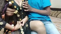 Reproduzir Priya fodeu seu companheiro-parente quando didi não estava no lugar