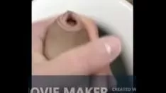 Putar Onanisme di toilet