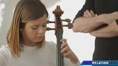 Abspielen Practiwhistle mit ihren geilen Titten
