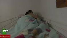Putar Dia bermain-main dan bekerja dengan menyia-nyiakan pekerjaan.raf065