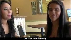 চালান মূল্যবান কৈশোর চোষা এবং 6 নগদ জন্য fucked
