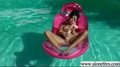Oynat Solo missy (kız hırıltısı) doruk tırıs-12 yalak dildos olarak seks itme kullanın