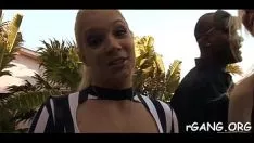 تشغيل سمنة gumshoe في فتحاتها الساخنة الحمراء