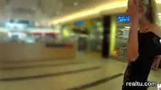 Afspelen Pickings Tsjechoslowaakse schat werd uitgenodigd in het winkelcentrum en geneukt in pov