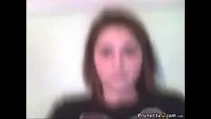 تشغيل مراهقة Bosomy تنفجر أمام كاميرا الويب