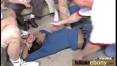 चलाएँ ईबोनी ट्री एक प्रकार के गोरे लोगों द्वारा पूरी तरह से गड़बड़ हो जाता है 10