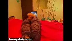 Afspelen Gehoornde baby met grote kont flirt met haar anus op camera