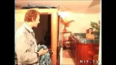 Putar Bayi Prancis mendapatkan fucked di jacuzzi