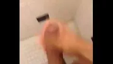 تشغيل رعشة في الحمام
