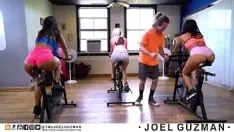再生 Joelguzmanは準備のためにaliciaquaternitynesとセックスします
