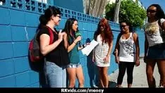 চালান ফ্লুজি পেমেন্ট পায় এবং সেক্স 29 এর ভিডিও টেপ করে