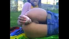 Reproduzir Y. de macacão ela bate em seu gatinho e bunda com um dildo brobdingnagiano exterior