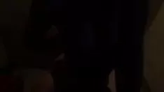 Abspielen Heiße verheiratete Frau desinvestieren.mp4