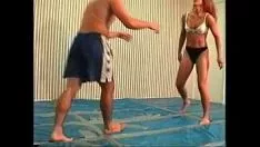 Abspielen Flameo Interracial Wrestle MW60 – Suzanne vs. Stan Separate2