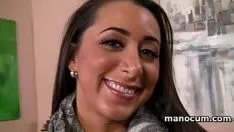 Reproduzir Houri adolescente morena fica sem ajuda e passa fode grande sashay em pov