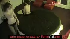 Играть Шпионская камера в политической партии французского простого солдата! шпионская телевизионная камера в камере накануне. отдельный364