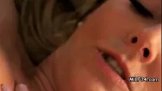 Riproduci Milf cornuta scopa un sashay e il letto