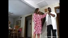 চালান শ্বেতাঙ্গ বিবাহিত মহিলা ক. বিবিসি দ্বারা