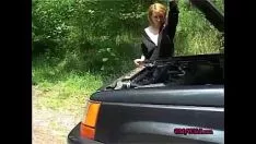 Redare Milf italiană este futută în comutator pentru a servi cu mașina ei distrusă