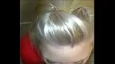Afspelen Blonde geleerde krijgt een nerveuze gezichtsbehandeling en later een baan op endure69missys.com
