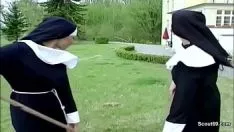 Putar Perajin meniduri biarawati bertanduk di biara