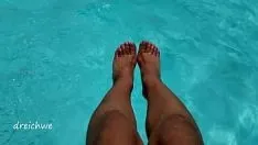 Redare Picioarele in piscina cu multa apa