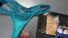 Afspelen Geweldige compilatie van cumshots op het gebruikte slipje van mijn mooie vrouw, rijpe 58-jarige latina milf