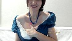 播放 饥渴的黑发摩洛伊斯兰解放阵线脱掉了她美丽的长晚礼服并进行了后入式，因为她想要一个年轻的鸡巴在她的屁股上打开供他妈的/安吉拉摩洛伊斯兰解放阵线