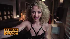 Jouer Pov - quatuor dans un dortoir avec des filles chaudes geisha kyd, may thai et alexa flexy