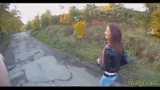 चलाएँ मनमोहक लिजावेता को जंगली चुदाई पसंद है