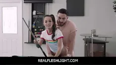 Afspelen Realfleshlight -tiener gratis gebruikt op een pooltafel- freya von doom