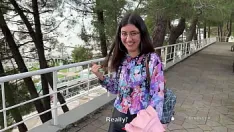 Играть Снял милашку на улице, трахнул и кончил ей на очки
