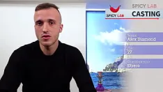 Reproducir Chico joven vs milf cachonda de grandes tetas - primer porno y semen en las tetas