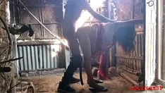 Redare Muie în aer liber cu soția din saree roșie (video oficial de localsex31)