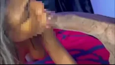 播放 最想要的黑人青少年继姐妹将整个 9 英寸的肥鸡巴塞进她的特写阴户里