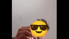 Oynat Kız arkadaşım artık dayanamayacak duruma gelene kadar telefonda benimle dalga geçiyor