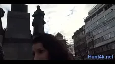 Reproduzir Curvilínea jovem gracinha sopra shlong e salta