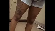 再生 憧れの足を持つ灰色のトランクのEb