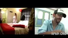 চালান আবেগপ্রবণ স্ট্রিটওয়াকার স্কাইরকেট চুষতে এবং যৌনসঙ্গম দুর্বল পাড়া পেতে না