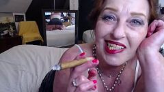 Oynat Curvy Redhead Dawnskye puro özel isteğini yerine getirir