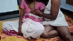 Abspielen Intimer Handjob und raues Cowgirl -Fuking -Sitzung der Desi Frau