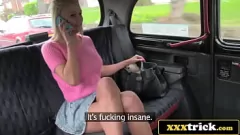 Afspelen Big-cocked cabbie geeft kinky rit naar rondborstige blonde amateur