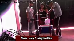 Reproducir La diosa del ébano con un gran culo es follada por un entrega: metraje de la cámara oculta de aficionado real